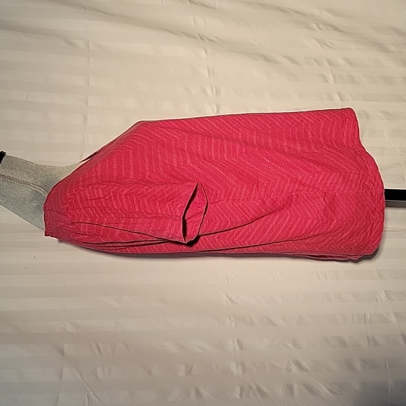 Tommy Hilfiger Red V-Neck Short Sleeve Shirt, Size: XL - Picture 5 of 8